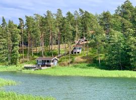 Villa Mats - Private property with seaside sauna，位于Spikis的酒店