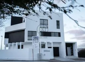 Luxury Penthouse with Private Pool, Ocean, City & Mountain view 6 Pers 2 BR