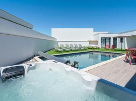 Villa Tropical with jacuzzi and private swimming pool，位于Santa Barbara的酒店