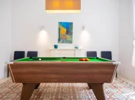 Villa Red Rose- Off the beach Sliema Town House with Billiards!