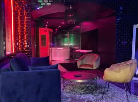 La Suite Marylin, Loft de 90m2 avec Sauna et Jacuzzi，位于里永的酒店