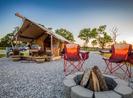 Roaring River's Cozy Nature Retreat，位于Cassville的酒店