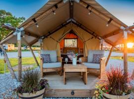 Roaring River Luxury Adventure Tent #12，位于Cassville的酒店