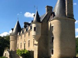 Chambre entrée indépendante dans tour du 15ème siècle，位于Mauvières的酒店