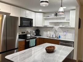 Maui Banyan- Your home away from home on Maui!，位于维雷亚的低价酒店