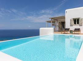 Mykonos 3 BR Luxury Villa Private Pool Views，位于法纳里的酒店