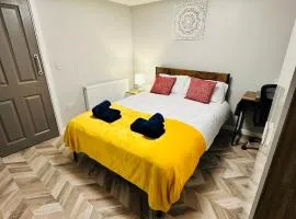 Comfy Studio Flat and Workspace near Ashton-U-Lyne Station