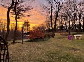 Chalet Bosco Magico Roccolo，位于卡斯泰拉尔夸托的木屋