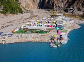 Luxus Hunza Attabad Lake Resort