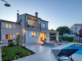 Delightfully house with a private pool and a sea view，位于普莱曼图拉的酒店