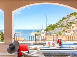 Portopiccolo Apartments Rubino nel Borgo，位于西斯蒂亚纳的带泳池的酒店