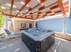 Holiday Home Prigradica With Fireplace 06，位于普利格拉迪卡的酒店