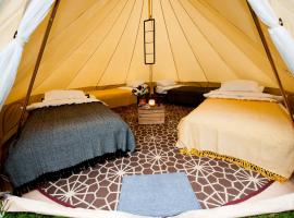 Nine Yards Bell Tents at the TT - Castletown，位于卡斯尔敦的豪华帐篷