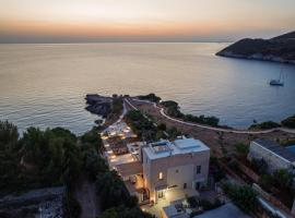 Terra Petra Luxury Villa - The Seafront Retreat，位于Skinária的酒店