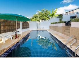 Golden Sands Villa only 15 minutes walk to beach，位于Ban Lum Fuang的酒店