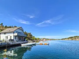 Amazing Home In Urangsvåg With House Sea View