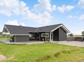 Stunning Home In Rødby With Wifi，位于勒兹比的带按摩浴缸的酒店