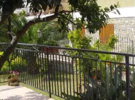 Appartamento con stanza singola e giardino