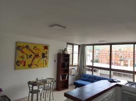 Apartamento cerca del Boulevard de Sabana Grande y zona comercial，位于加拉加斯的酒店