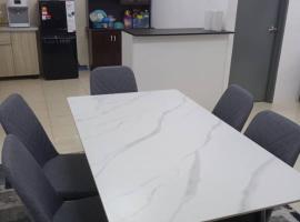 Suriati&Fhaiz Homestay，位于双溪大年的酒店