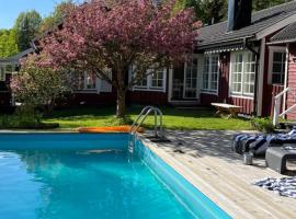 Charming property with private pool，位于迈什塔的酒店