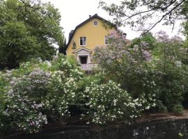 Solhuset intill ån，位于阿灵索斯的酒店