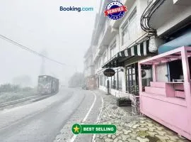 HOTEL HI-DE STAY ! DARJEELING hotel-with-mountain-view Spacious-Room-with-wi-fi-and-Parking-availability