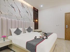 Townhouse Hotel Impact，位于Chinhat的酒店