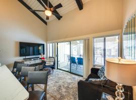 Waterfront Sandpoint Condo Lake Access!，位于桑德波因特的酒店