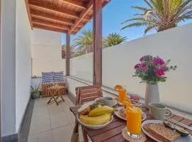 Casa Puerto Calero Shared Pool, 10 Minutes walking to Harbour