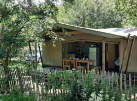 eco lodge 4 etoiles cotton prenium，位于旺代蒙塔利韦的酒店