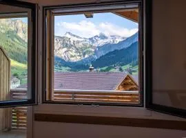 Chuenislodge3 neu&stilvoll, 2Balkone, echtes Bijou mit top-Aussicht