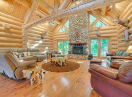 14 Mi to Slopes Lodge on 104 Acres in Boyne City，位于佩托斯基的酒店