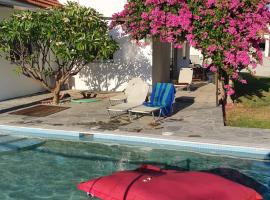 Villa Frangipani with large private pool, Rhodes，位于拉多斯的酒店