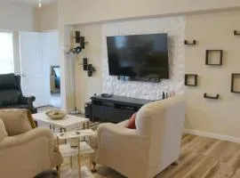 Relax & Recharge Modern 3 Bedroom retreat near Downtown & San Marcos Outlets