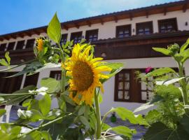 The House of Dollma , Inside Kruja Castle，位于克鲁亚的酒店