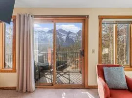 C303 Hidden Gem with MTN andCreek View, Quiet and Private