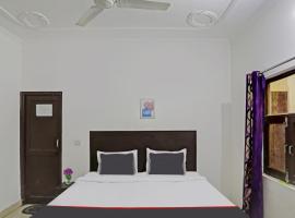 Collection O Mayank Guest House Near ISKCON Temple Noida，位于Kalkaji Devi的酒店