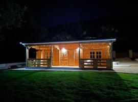 The Retreat - Oak Lodge，位于Corfu的酒店