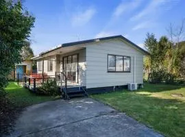 Dale Sanctuary - Raumati South Holiday Home