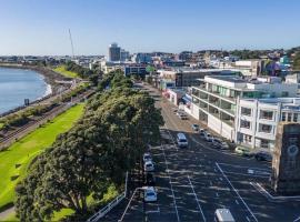 West End Precinct 2 Bedroom Apartment close to walkway and ocean，位于新普利茅斯的公寓