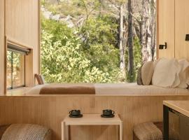 Earth Tones - Cozy, Intimate Haven with Bedside Mountain View，位于奥兰太坦波的酒店