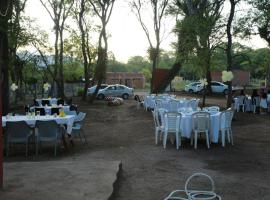 camping Los amigos，位于El Cadillal的酒店