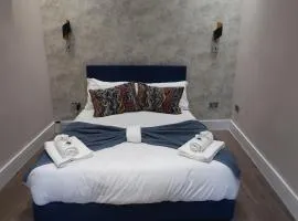 Quaint Retreat In The Historic District Local