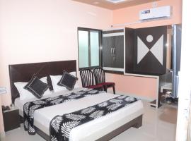 Hotel Yadunandan Rooms & Restaurant，位于Rājula的酒店