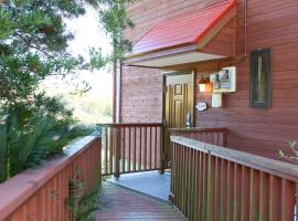 南房总市农场旅馆山林小屋，位于南房总市的酒店