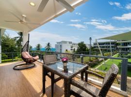 Sea View Apartment E106 with Pool Access in Karon ButterFly Residence，位于Ban Karon的酒店