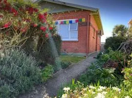 Quiet beach house Caversham