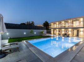 Infinity Lefkas Villas，位于雷夫卡达镇的带按摩浴缸的酒店