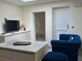 CozyCorner - 2 Bed in Egham Heathrow Windsor，位于埃格姆的酒店